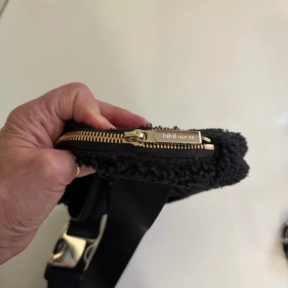 lululemon athletica Black Sherpa Crossbody Bag